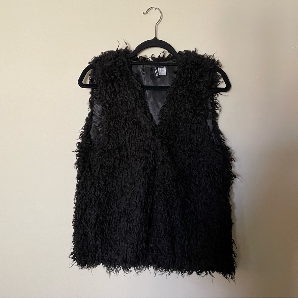H&M Divided Black Faux Fur Vest Mob Wife Cabincore